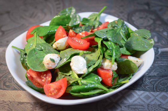tomato-spinach-salad